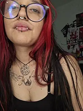 carolinerue stripchat live cam model