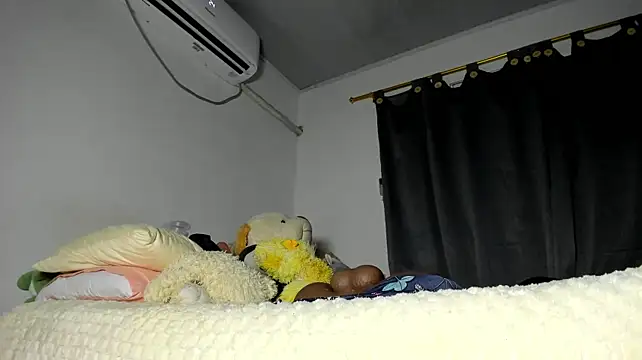 vennuss19 stripchat live cam model