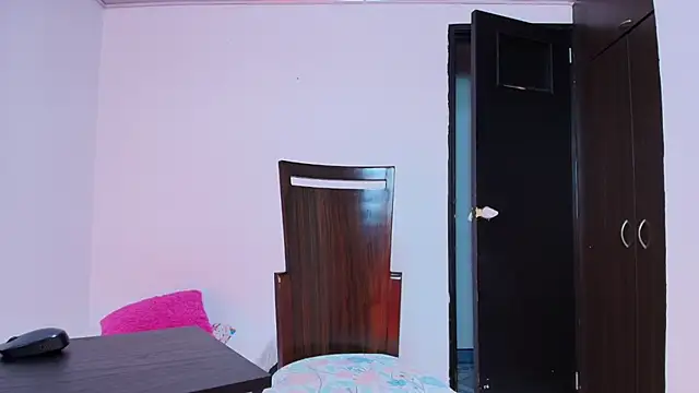 AuroraBrow2 stripchat live cam model