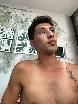Valentiino69 stripchat live cam model
