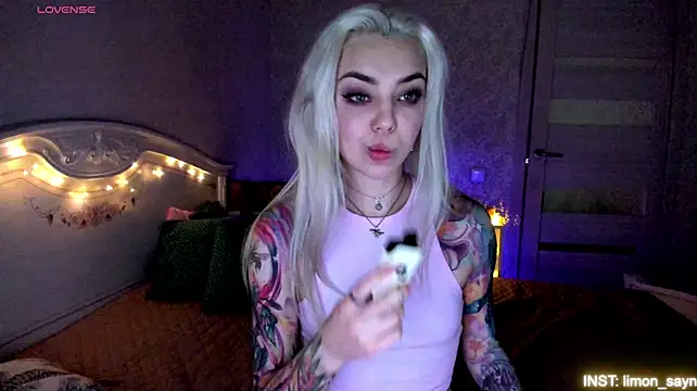 LillyMoure_ stripchat live cam model