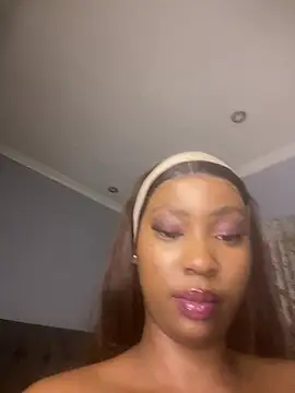 Spicey-CheekssX stripchat live cam model