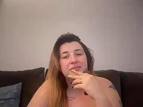 curvy_rosie69 stripchat live cam model