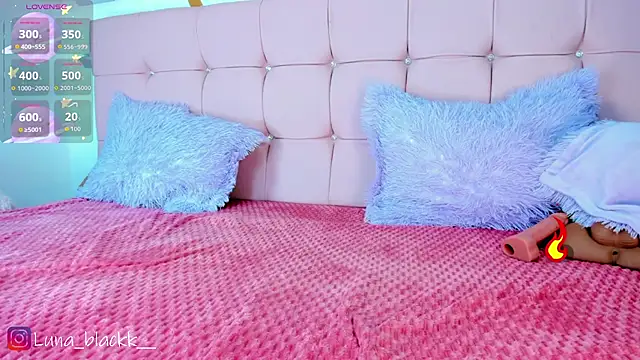 Luna_blackk stripchat live cam model