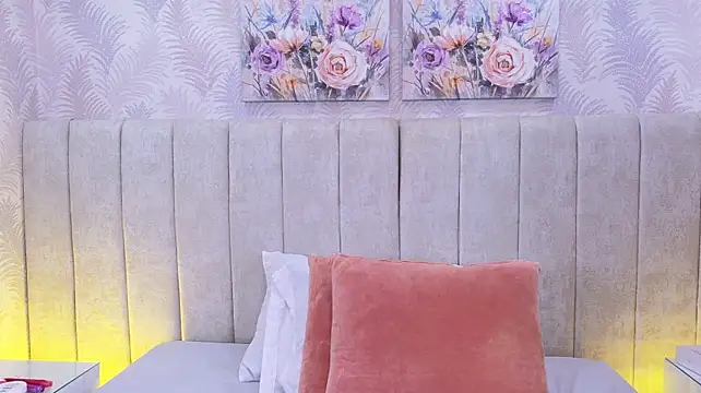 SaraLugo stripchat live cam model
