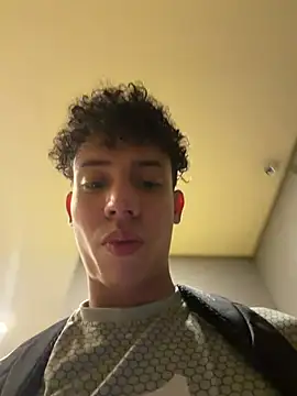 yoursexyjose stripchat live cam model