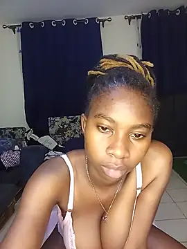 -KiaraQween stripchat live cam model