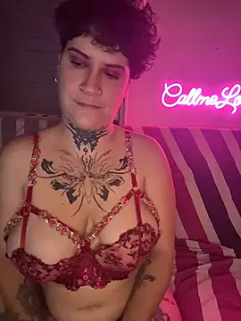 callmelouve stripchat live cam model