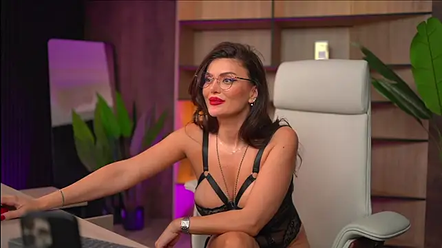 myakalifa stripchat live cam model
