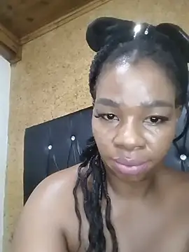xxJuicyLipsx01 stripchat live cam model