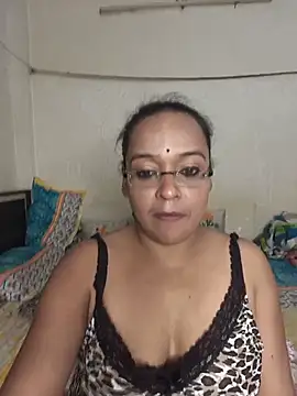 naughtymia06 stripchat live cam model