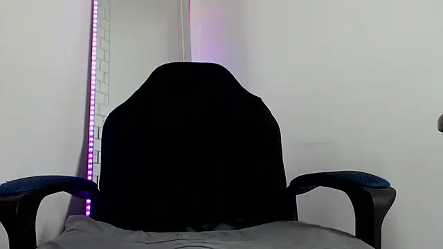 Nash_fit18 stripchat live cam model