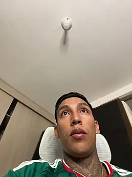 sendfer stripchat live cam model