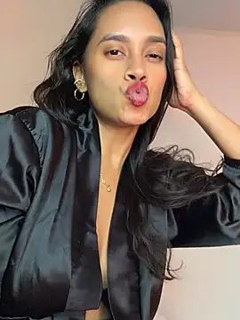 LunaHeat stripchat live cam model