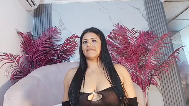 MaggiieBloom stripchat live cam model