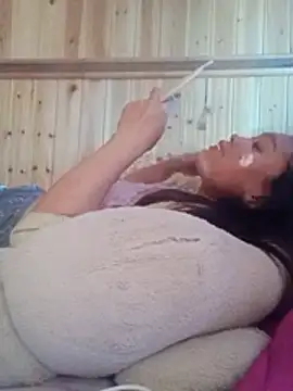 Tina-i stripchat live cam model