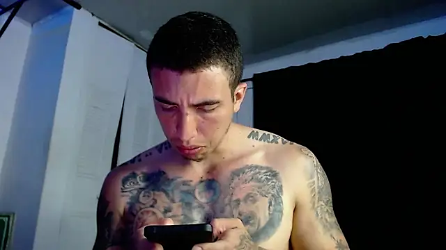 Adam_Hudsond stripchat live cam model