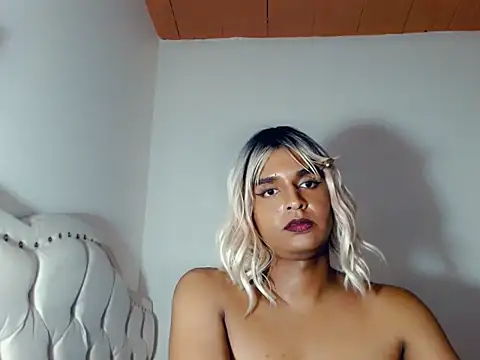 kiaravzadams stripchat live cam model