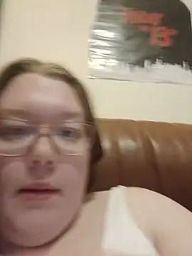 Sexycurvyemilyy stripchat live cam model