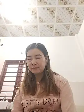Sexy-ladyboobs20 stripchat live cam model