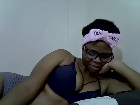 sawyer_ama stripchat live cam model