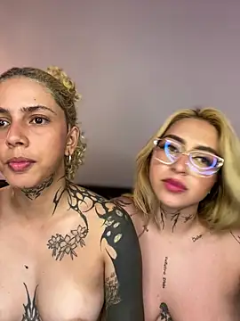 Velvet1_ stripchat live cam model