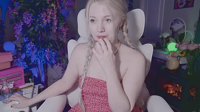 Talulaa stripchat live cam model