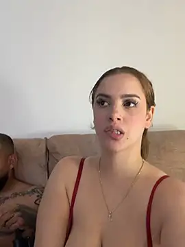 doslatinos stripchat live cam model