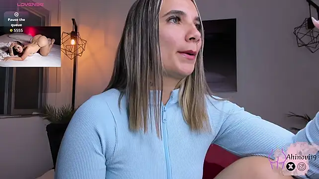 ahinovi stripchat live cam model