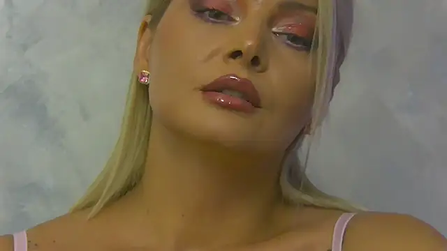 RissaRheys stripchat live cam model
