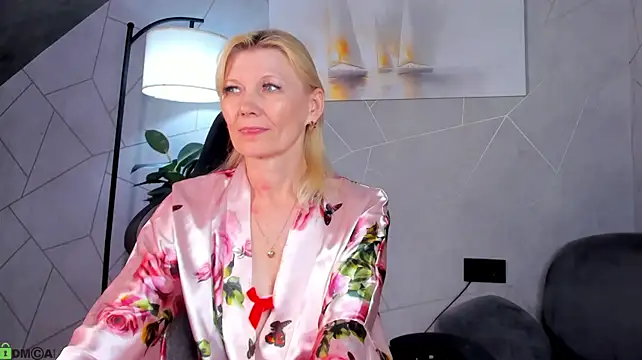 Julie_Lucas stripchat live cam model