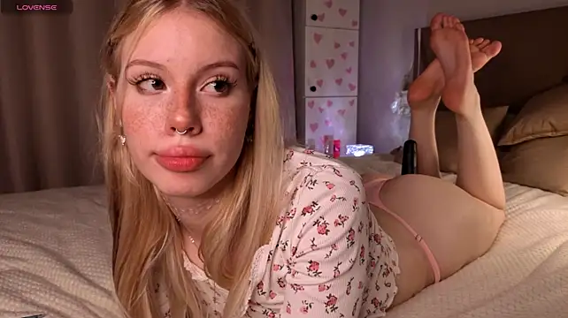 Rarrity stripchat live cam model