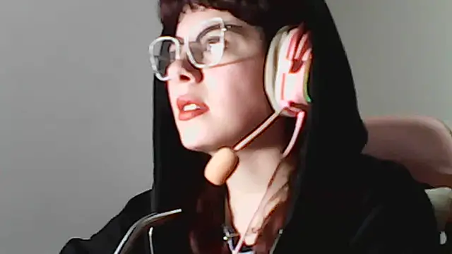 Owly_bloom stripchat live cam model