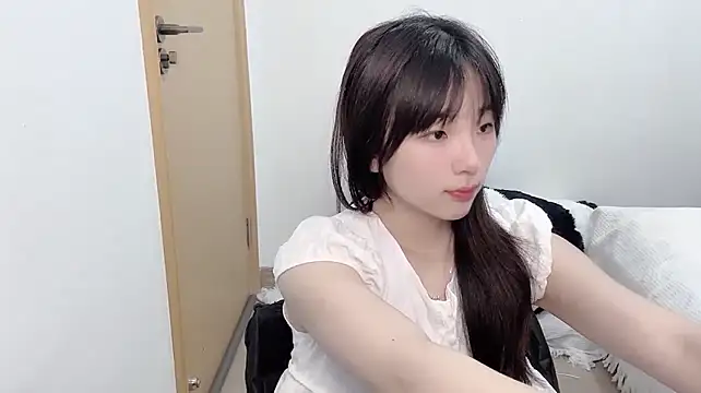 Louise-3 stripchat live cam model
