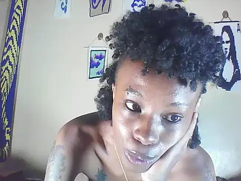 NgariNyx stripchat live cam model