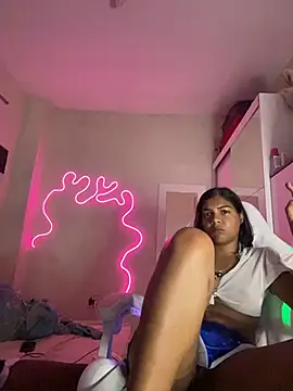 Indiazinhax stripchat live cam model