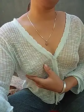 Ama-ra stripchat live cam model