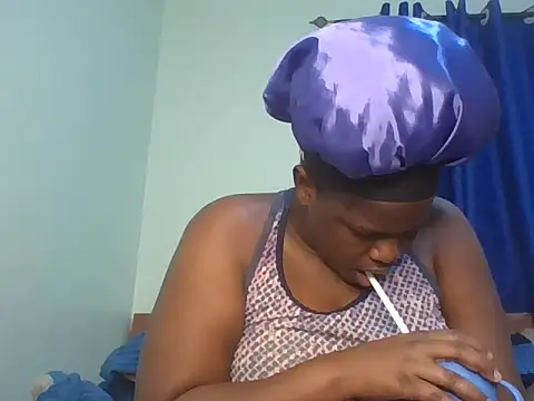 curvy--pussy23 stripchat live cam model