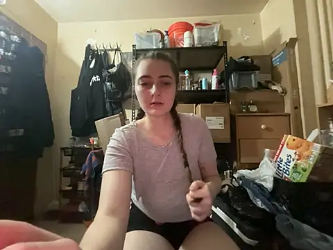 Snowbunnycake_131 stripchat live cam model