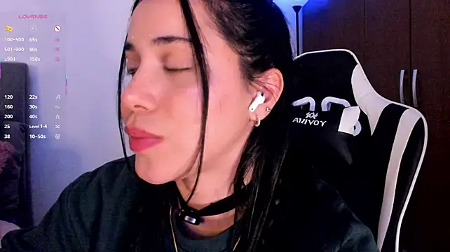 Gigi-bom stripchat live cam model