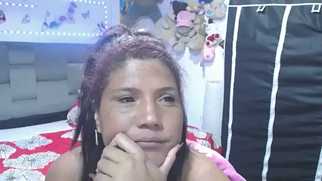 Sharloth_milf stripchat live cam model