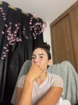 ScarletDarkMuse stripchat live cam model