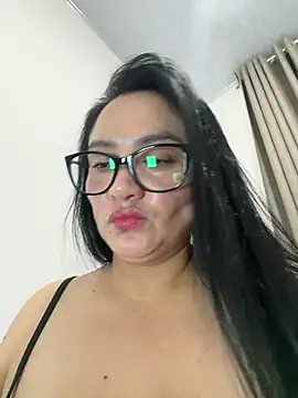 Rous69- stripchat live cam model