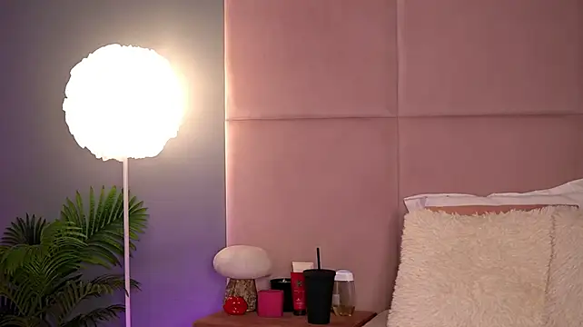 AlmaLuv stripchat live cam model