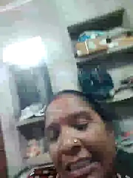 HotLoomaraj29 stripchat live cam model