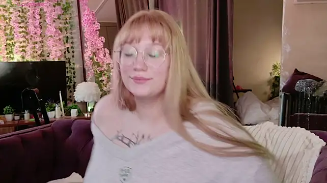 Morvelyn stripchat live cam model