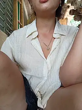 Vera- stripchat live cam model