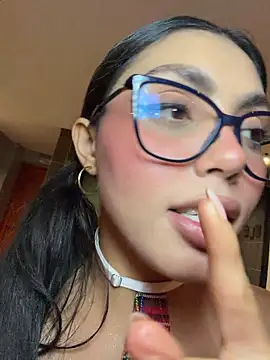 zui_lu stripchat live cam model