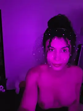 Alina_redd stripchat live cam model