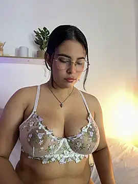 shainadavis stripchat live cam model
